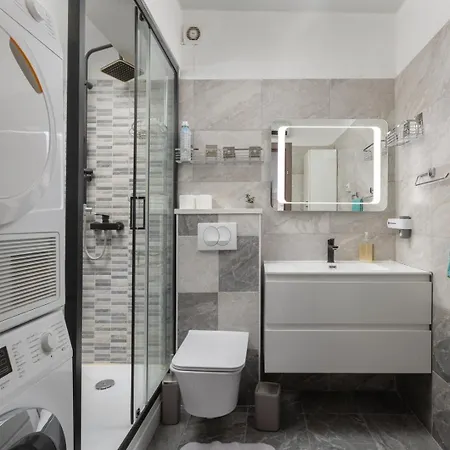 Vintage Spartium With Free Parking *