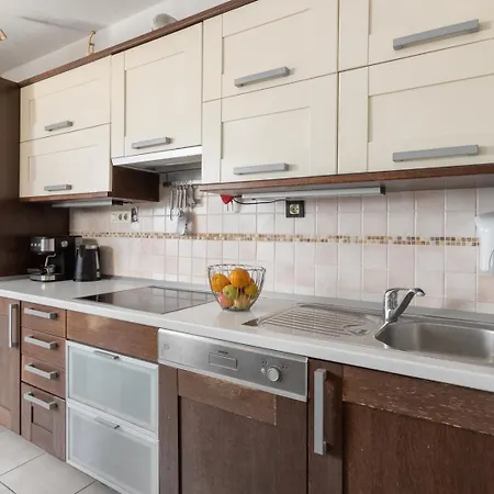 Vintage Spartium With Free Parking Apartment