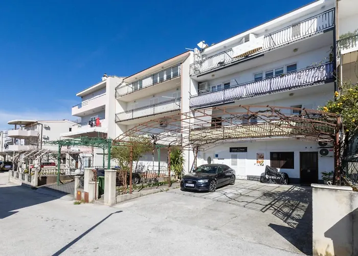 Vintage Spartium With Free Parking