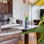 Vintage Spartium With Free Parking