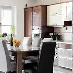 Vintage Spartium With Free Parking