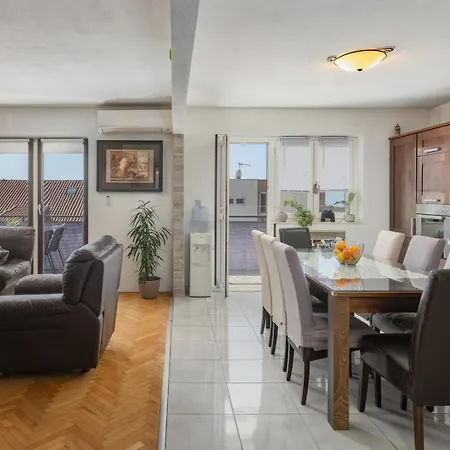 Vintage Spartium With Free Parking *