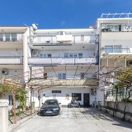 Vintage Spartium With Free Parking Makarska