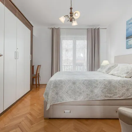 Vintage Spartium With Free Parking Apartment Makarska