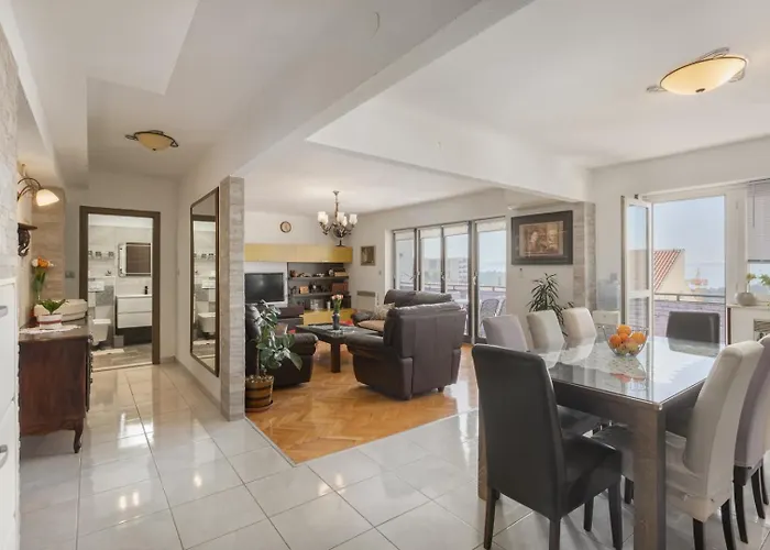 Vintage Spartium With Free Parking Apartment