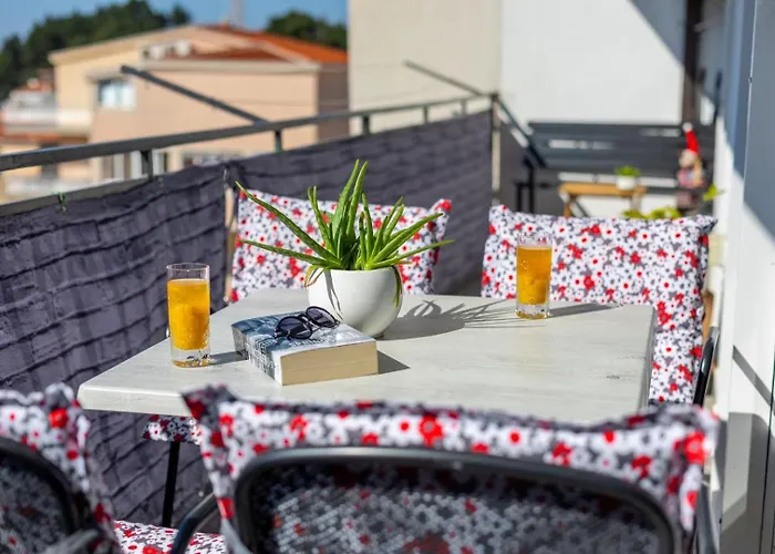 Vintage Spartium With Free Parking