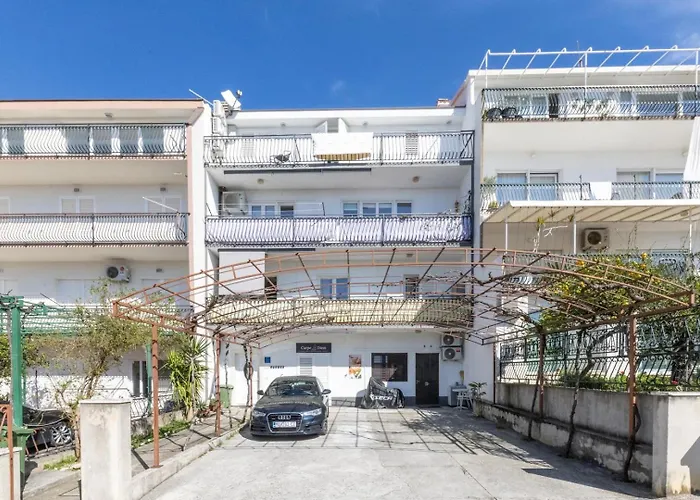 Vintage Spartium With Free Parking Makarska