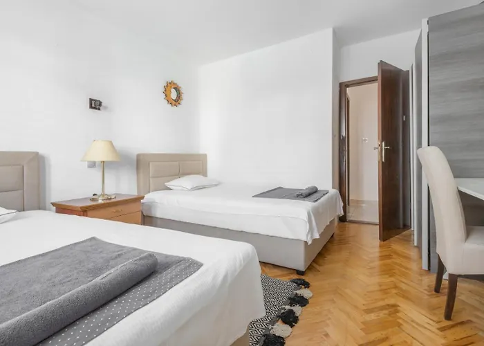 Vintage Spartium With Free Parking Makarska