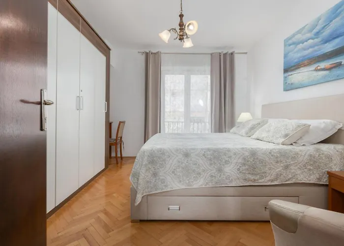 Vintage Spartium With Free Parking Apartment Makarska