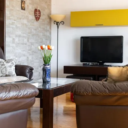 Апартаменти Vintage Spartium With Free Parking *